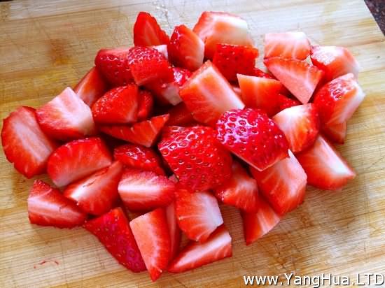 草莓切小塊